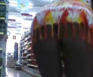Upskirt in supermarket NO PANTIES