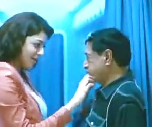 kajal agarwal hot kiss with old man unseen deleted clip