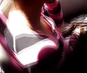 Young perky tits on bus Chica con tetas paraditas 2