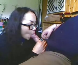 Amateur asian girl blows and swallows her friend