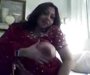 Hot Indian Girl Shows her Huge Boobs, Pussy Show
