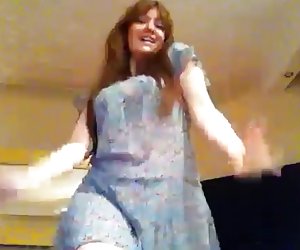 Turkish singer Hilal Cebeci hot belly dance