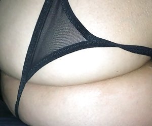 mi puta esposa dormida yo dedeandole el ano