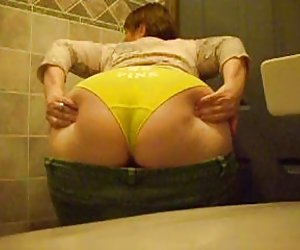 Irish Pawg M.J. Gets Yellow