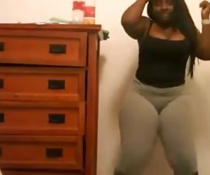 BBW Ebony Cotoure Cakes In Gray Leggings