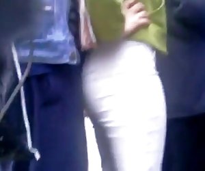 Encoxada en desfile, arrimon en desfile, groped