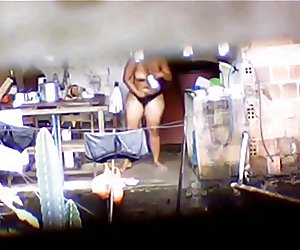 Hidden cam - Ducha no alto da  favela