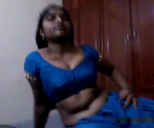 Andhra Aunty blowjob and saree strip