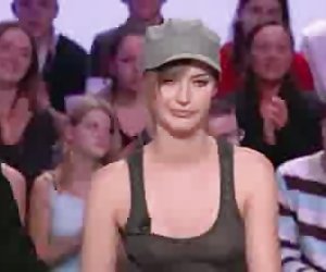 Louise BOURGOIN cute breast