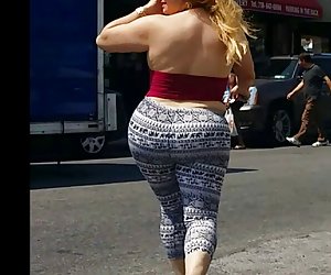 Candid Mega BubbleButt Latina Milf