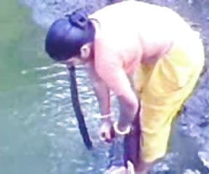 Bangla desi village bhabi bathing in public