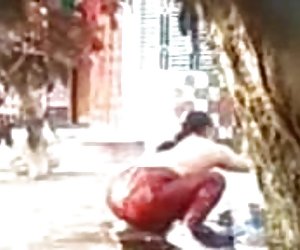 Chubby Aunti bath catpured