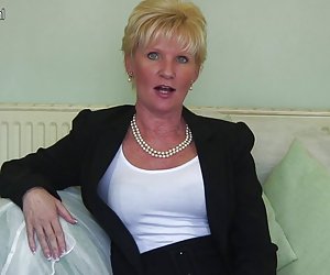 Classy mature lady feeling naughty