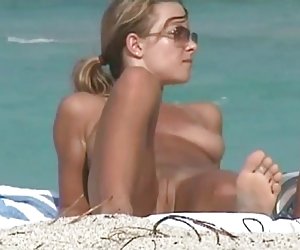 Pussy beach 1 - voyeur camera