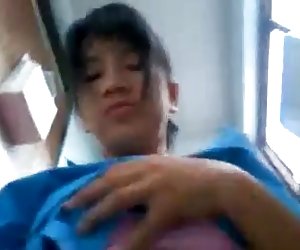 malay budak sekolah main dlm jamban pancut dalam