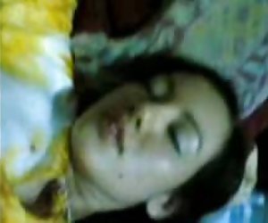 malay- awek baju kurung kuning