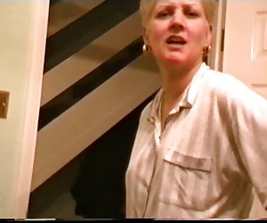 Submitted milfs flashing her tits (Milfs and Moms)